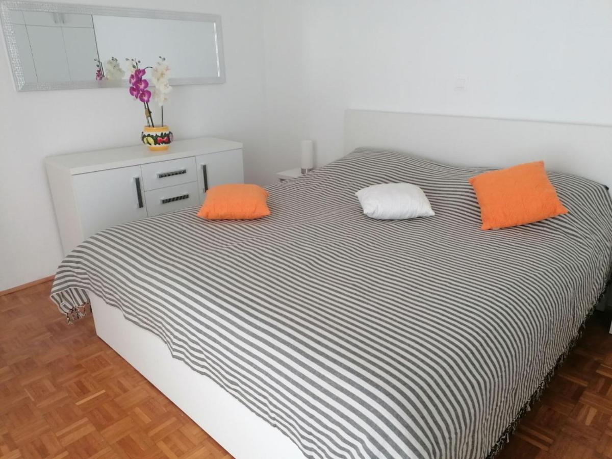 Apartman Petra Pula Luaran gambar